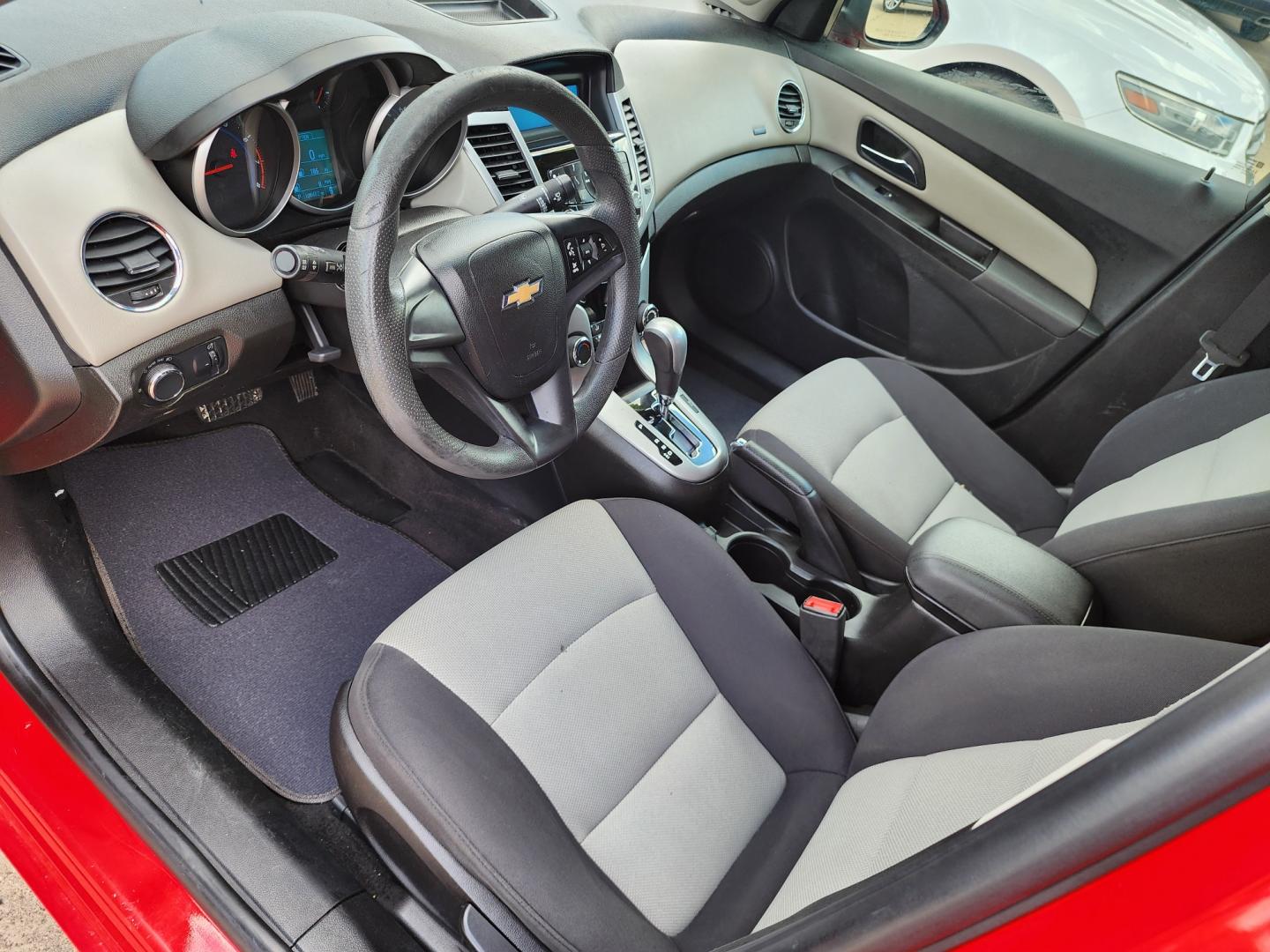 2014 RED Chevrolet Cruze LS (1G1PA5SH2E7) with an 1.8L L4 DOHC 16V FFV engine, 6-Speed Automatic transmission, located at 2660 S.Garland Avenue, Garland, TX, 75041, (469) 298-3118, 32.885551, -96.655602 - Welcome to DallasAutos4Less, one of the Premier BUY HERE PAY HERE Dealers in the North Dallas Area. We specialize in financing to people with NO CREDIT or BAD CREDIT. We need proof of income, proof of residence, and a ID. Come buy your new car from us today!! This is a very well cared for 2014 CH - Photo#10